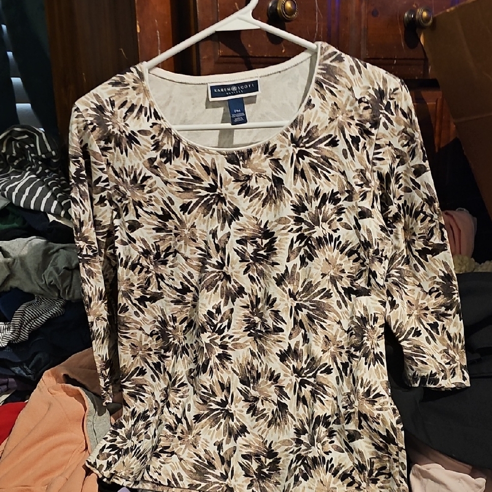 !!.              Ladies MP Floral Top - Brown and Cream.       Tote+